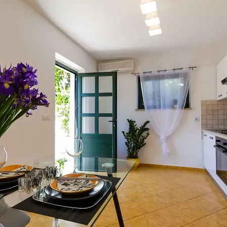 Studio Apartman Glorious 3*