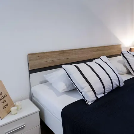 Studio Apartman Glorious بيت ضيافة كورتْشولا
