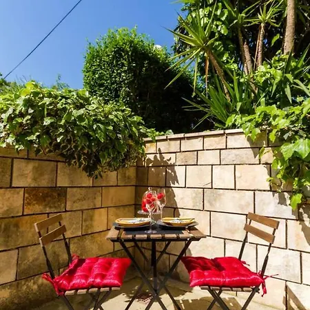 Studio Apartman Glorious بيت ضيافة 3*